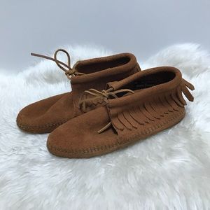 Minnetonka Classic Fringe Softsole Bootie